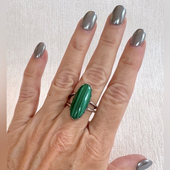 Vintage Sterling Silver and Malachite Ring. Size 7 - Picture 2 of 7